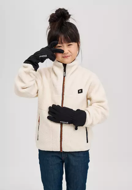 Reima Tehden softshell-hanskat Black lapsella kädessä. - Barnhandskar och -vantar - 5300062B-9990 - 2