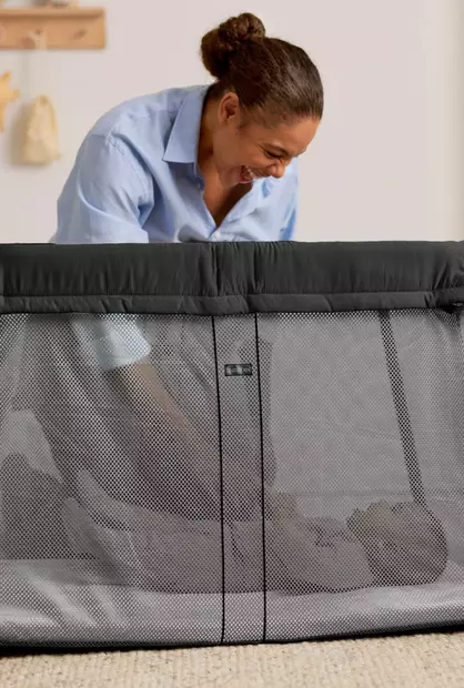 BabyBjörn Light matkasänky Travel Cot Light Black, sopii vastasyntyneestä noin 3-vuotiaaksi. - Resesängar - BB040280 - 2