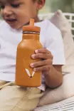 Trixie juomapullo 350 ml Mr.Fox lapsen kädessä - Vattenflaskor och flaskor med sugrör - 40210 - 3