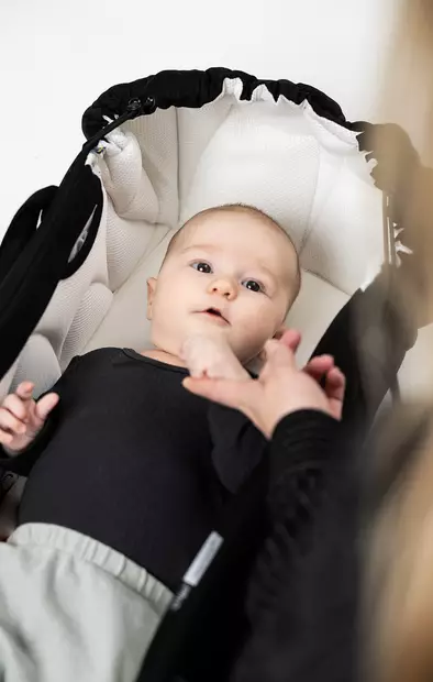 Najell SleepCarrier vol.5 kantokassi Matte Black, vastasyntyneestä 9 kg asti. - Liggvagnar och bärväskor - N32600401 - 2