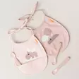 Done By Deer Tiny pocket bib ruokalaput Happy Clouds Powder lapselle.=
- Haklappar - 1343441 - 4
