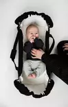 Najell SleepCarrier vol.5 kantokassi Matte Black vauvalla. - Liggvagnar och bärväskor - N32600401 - 3