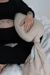 Najell raskaus- ja imetystyyny Powder Beige, helppo säätää. - Amningskuddar - N30019801 - 4