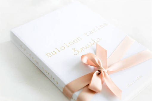 Suloinen tarina sinusta -vauvakirja. - Babypresenter och dopgåvor - 9789529378241 - 1