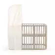 Stokke uudinverho Birch Beige Nghti Vanilla White sängyssä. - Stokke Sleepi produkter - 599302 - 5