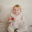 Mushie Toddler Ice Pop Tray lapsella välipalalla. - Mellanmålspåsar, matlådor och snackskoppar - 101922 - 3