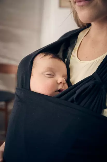 Najell Wrap kantoliina Charcoal Black vauvalla. - Bärsjalar - N011013 - 2