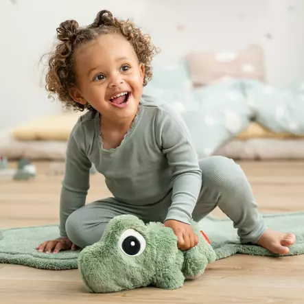 Done By Deer Cuddle Bestie Croco Green lapsen leikissä - Mjukisdjur och snuttefiltar - 4063223 - 2