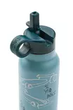 Liewood juomapullo Falk 350 ml Race cars/Beach blue sporttikorkilla. - Vattenflaskor och flaskor med sugrör - 19617-2783 - 2