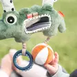 Done By Deer puuhalelu Hanging Activity Toy, Croco Green lapsella. - Skallror, greppleksaker och bollar - 4253493 - 3