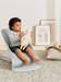 BabyBj=C3=B6rn Bouncer sitteri Woven Petal Quilt Light Grey isommalla =
lapsella. - Babysittrar - BB006224 - 5