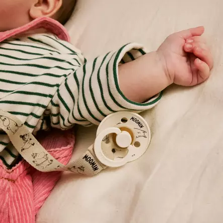 Tuttinauha Bibs x Moomin Vanilla pitää tutit tallessa. - Nappar och napphållare - 950139245 - 2