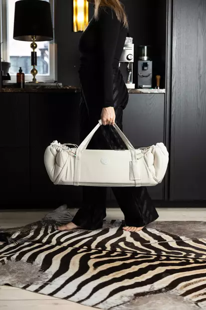 Najell SleepCarrier vol.5 kantokassi Oat Beige on helppo ottaa mukaan mihin tahansa. - Liggvagnar och bärväskor - N20101201PAK5 - 2