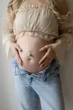 Raskauskoru Proud Mama Babybell Chloe Silver bola-koru, vauva tunnistaa äänen jo rv 20 alkaen. - Graviditetssmycken och amningssmycken - ID675 - 3