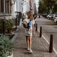 Wildride kantoreppu taaperolle Basic Brown, naisella ja lapsella kadulla. - Bärselar - 2510015 - 5