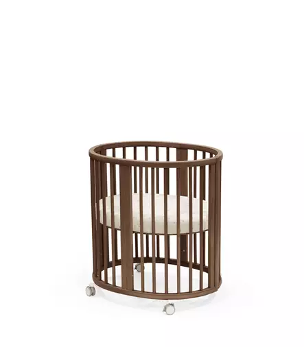 Stokke muotolakana Sleepi Miniin V3 Flower Ecru OCS sängyssä. - Påslakan och underlakan - 683006 - 2