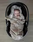 Easygrow Lyng kevyt lämpöpussi Teddy Sandbrown vauvalla kaukalossa. - Åkpåsar för babyskydd - 304578 - 2