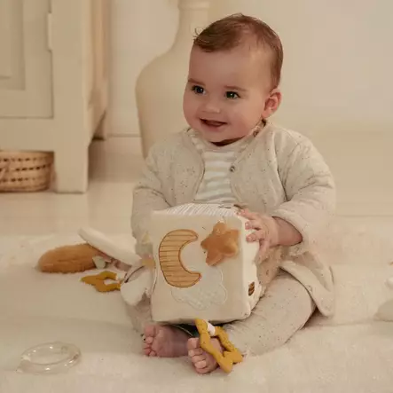 Little Dutch pehmokuutio Newborn Naturals taaperolla. - Skallror, greppleksaker och bollar - LD8409 - 2