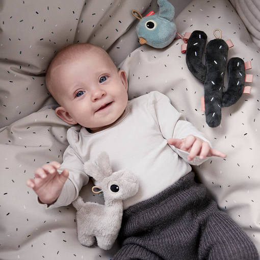 3 erilaista lelua - Skallror, greppleksaker och bollar - 4323299 - 2