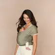 Kantoliina Ergobaby Aura Olive Diamonds naisella lapsi liinassa. - Bärsjalar - WLAOLVDIA - 3