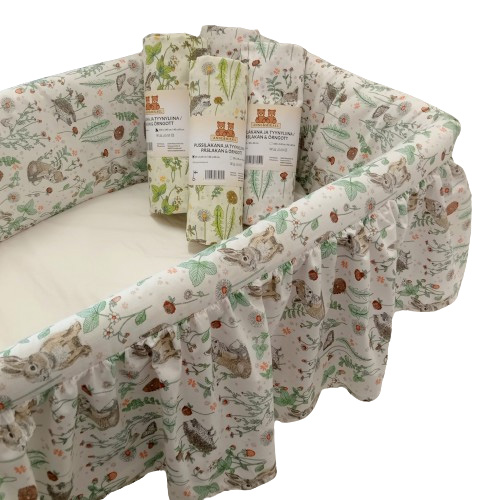 =C3=84itiyspakkauksen reunapehmuste Mansikkaniitty valkoinen. - Kantskydd - 203024va - 1