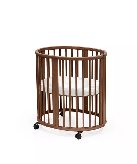 Stokke Sleepi Mini V3 pinnasänky Warm Brown patjalla. - Stokke Sleepi produkter - 591304bund - 2