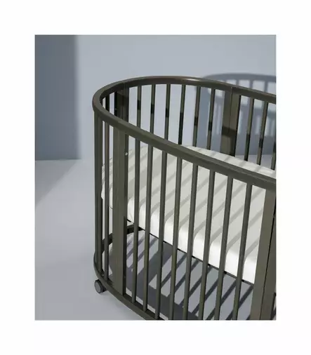Stokke Sleepi V3 pinnasänky Hazy Grey patjalla. - Stokke Sleepi produkter - 591403bund - 2