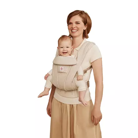 Ergobaby kantoreppu Omni Deluxe Mesh Natural Beige lapsella kasvot menosuuntaan. - Bärselar - BCODMNATBGE - 2