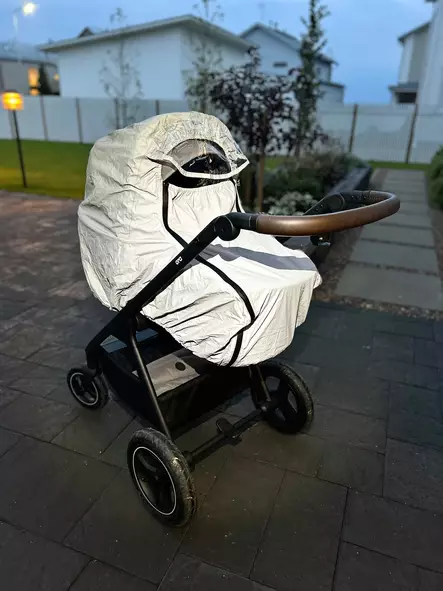 Ora sadesuoja Plus vaunulle ja rattaalle kokonaan heijastavalla pinnalla. - Regnskydd till vagnar och barnvagnar - 880122207H - 1