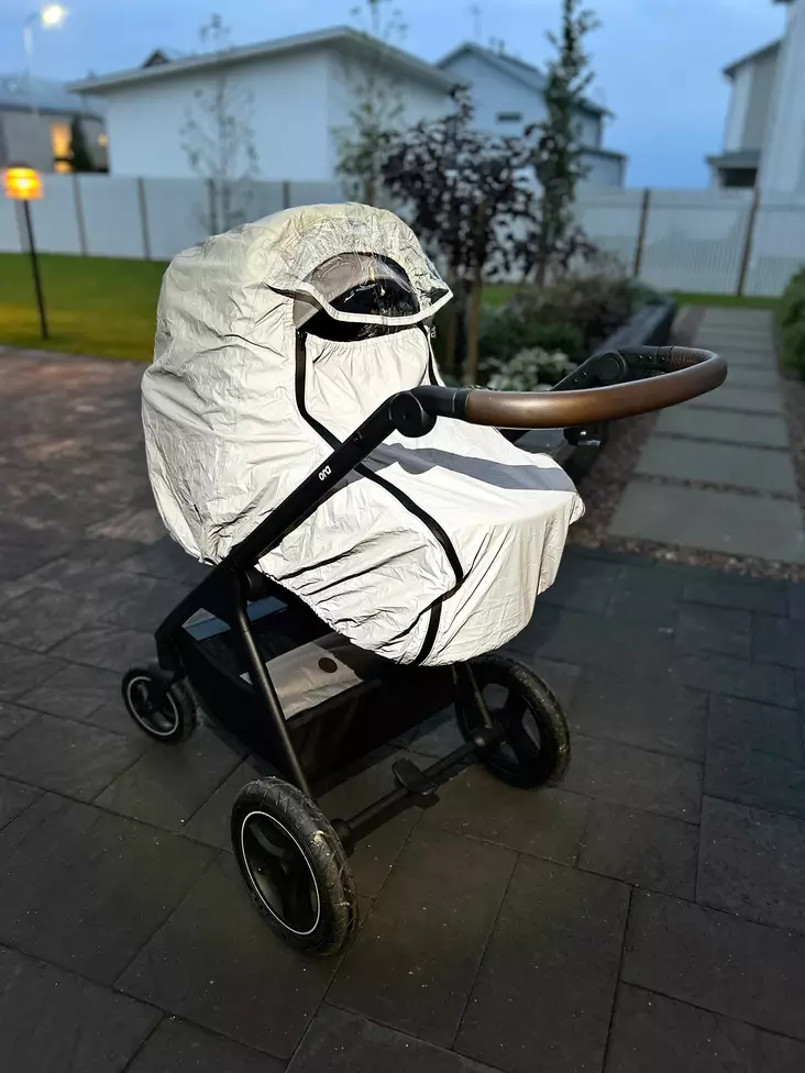 Ora sadesuoja Plus vaunulle ja rattaalle kokonaan heijastavalla pinnalla. - Regnskydd till vagnar och barnvagnar - 880122207H - 1