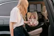CYBEX Cloud G3 i-Size turvakaukalo käännettynä ovelle autossa. - Babyskydd 0-13 kg - 526001344PAK - 8