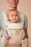 Ergobaby kantoreppu Omni Dream Natural Linen lapsella. - Bärselar - BCDRNATLIN - 6