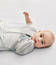 Love To Swaddle Up kapalopussi winter, White Dreamer vauvalla, toinen =
k=C3=A4si vapautettuna. -  - L2029247WHTDR - 4