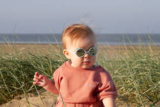 Aurinkolasit vauvan p=C3=A4=C3=A4ss=C3=A4. - Solglasögon för barn - OU1SUNSKY - 2